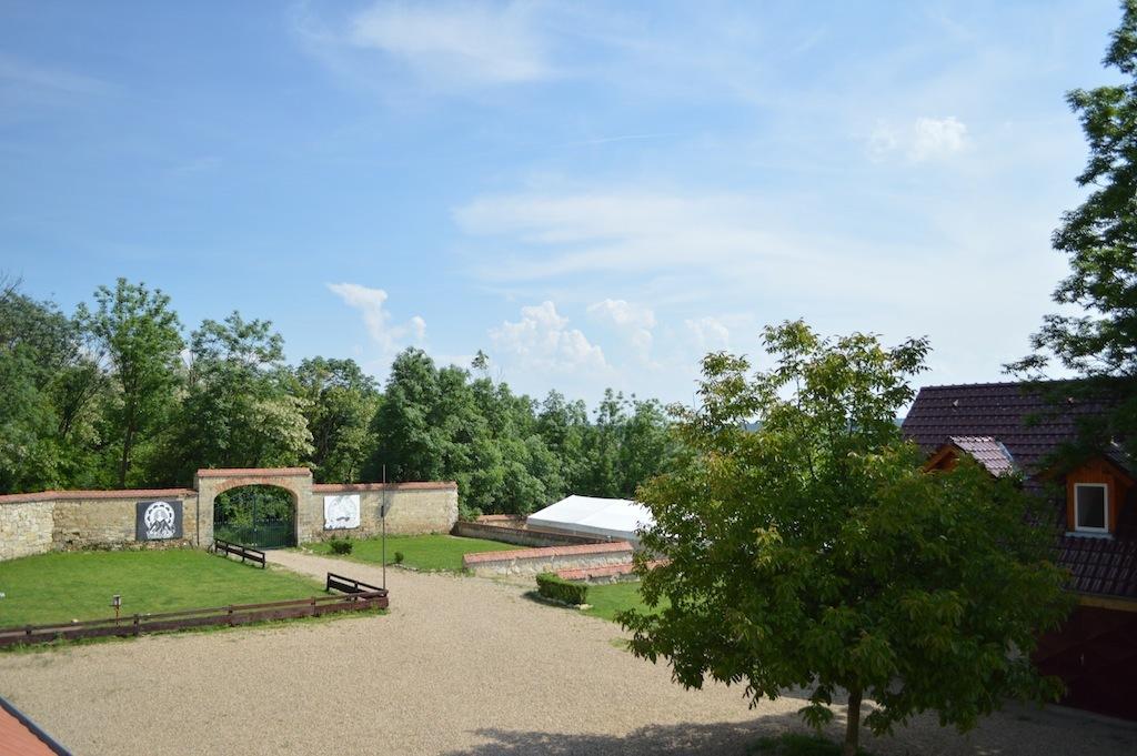 Stara Fara Hotel Chržín Buitenkant foto